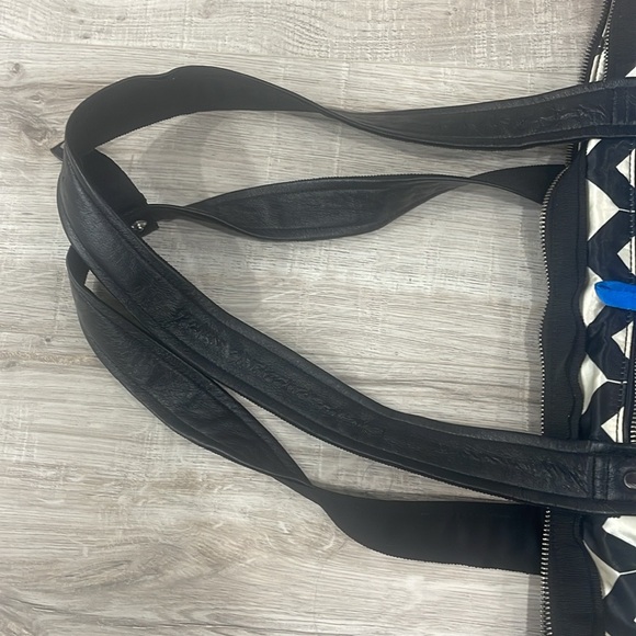 Lululemon Large Gym/ overnight bag - Picture 13 of 15